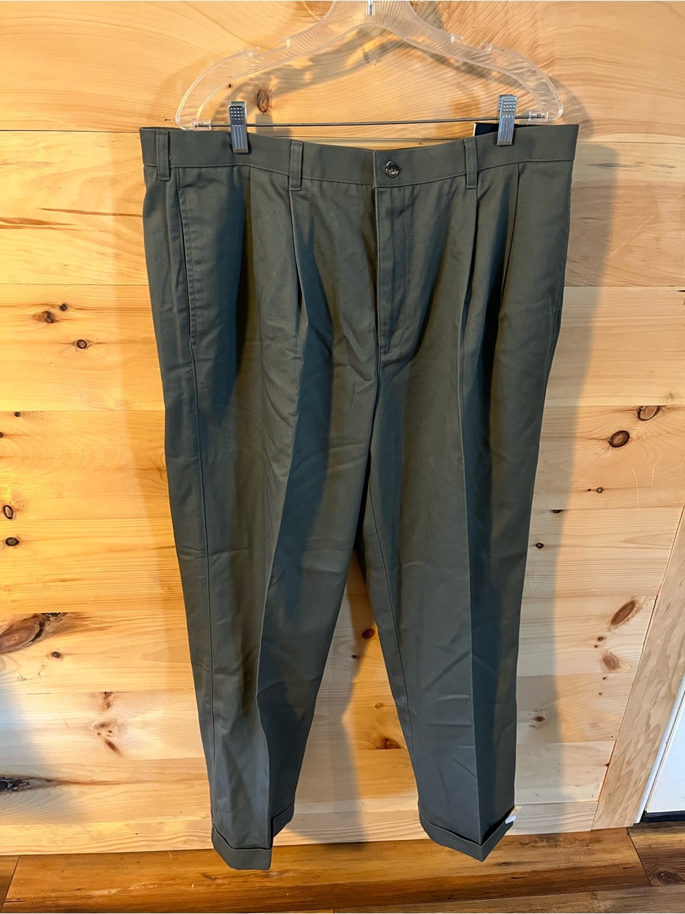 Men's NWT Izod Classic Sportflex Waistband Pleated Dress Pants Size W38/L32